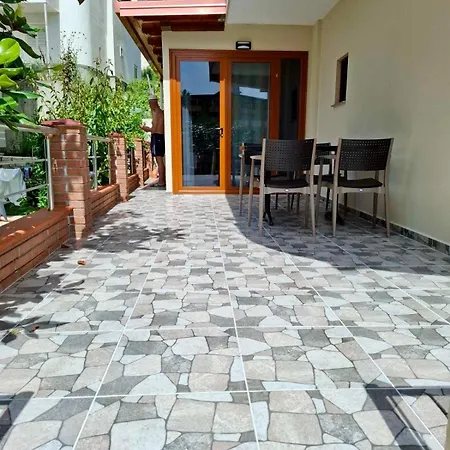 Mina * Durrës